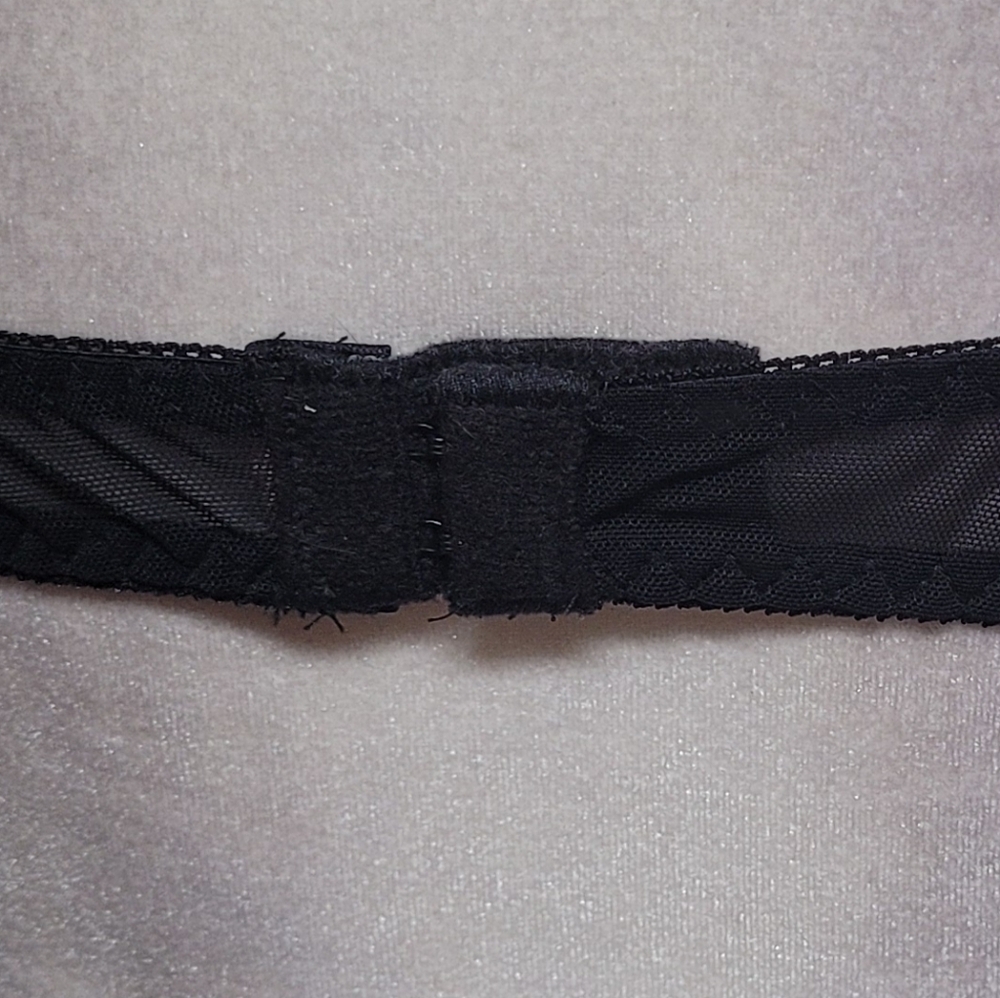Frederick's Of Hollywood Vintage Red Satin Black Strappy Lightly Padded Demi Bra - Picture 7 of 12